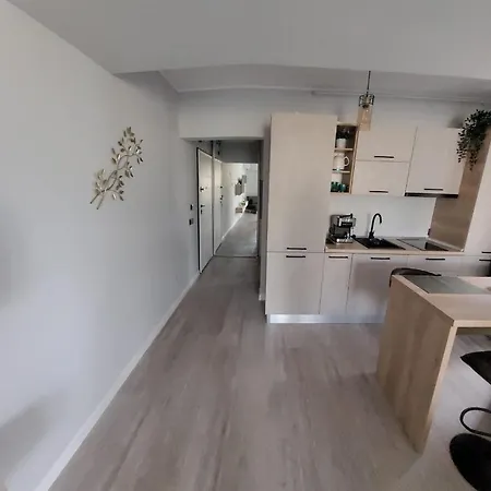 Apartment By Zora *